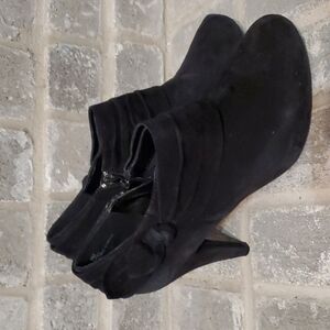 Me Too Black Heels Size 8 Leather Uppers Suade Feel Shoes Womens